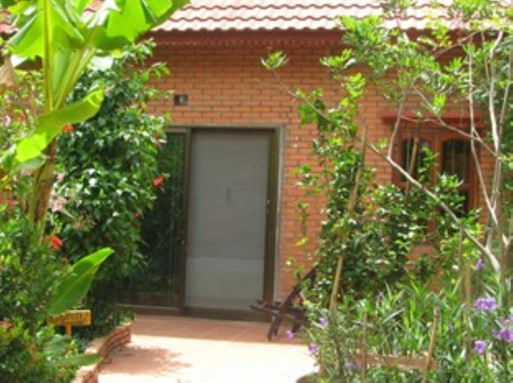 Elephant Blanc Phnom Penh Exterior foto